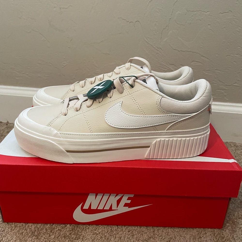Brand new Nike Court Legacy Lift Pearl White
Phantom (W) (Size 8.5W)